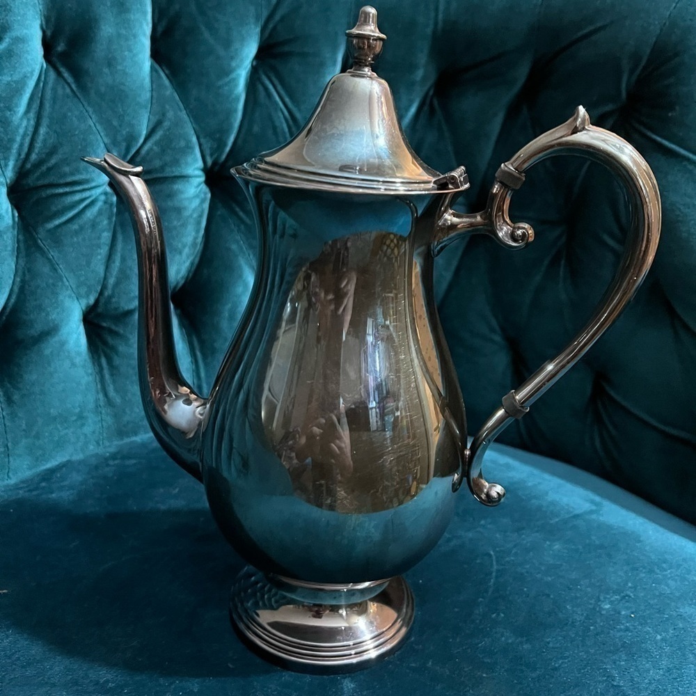 1980s F. B. rogers silver tea pot with art deco flair - Picture 5 of 13